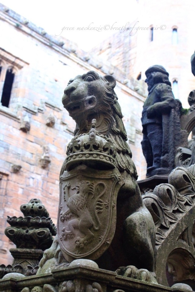 Linlithgow Palace Scotland.jpg