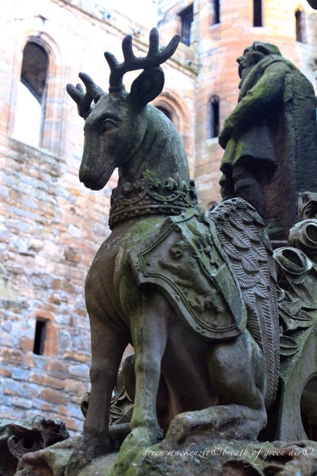deer statue Linlithgow Palace.jpg