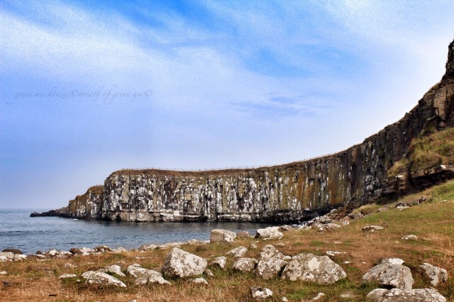 Dunstanburgh Castle cliff Northumberland.JPG
